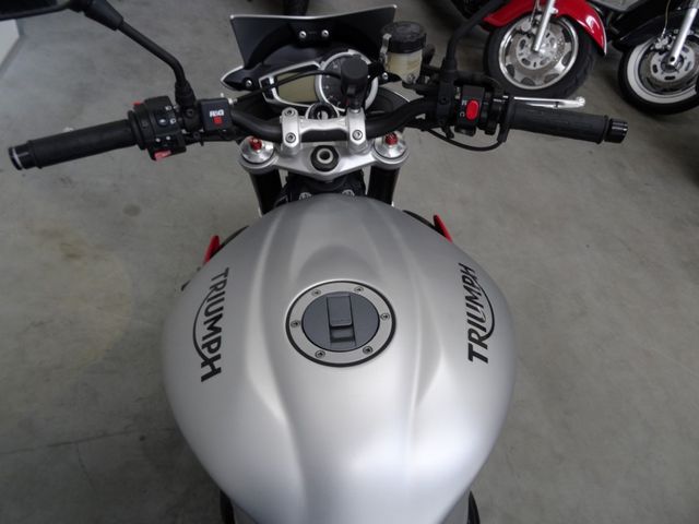 triumph - street-triple-rx-abs