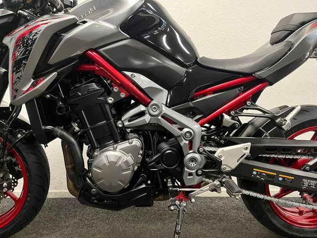 kawasaki - z900