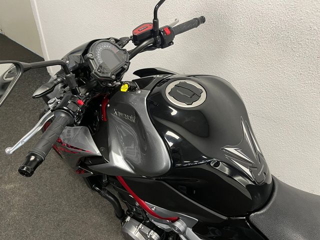 kawasaki - z900
