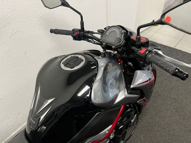 kawasaki - z900