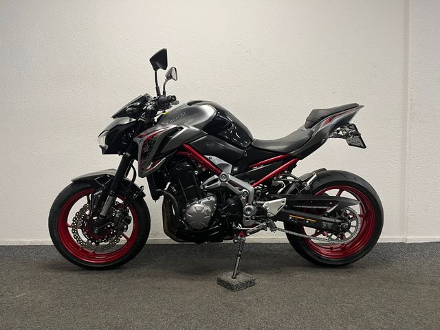 kawasaki - z900
