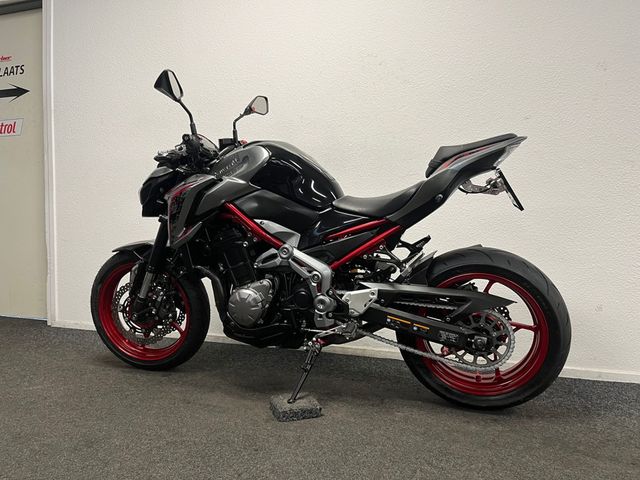 kawasaki - z900