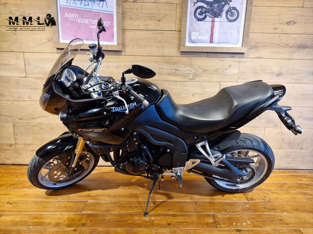 triumph - tiger-1050