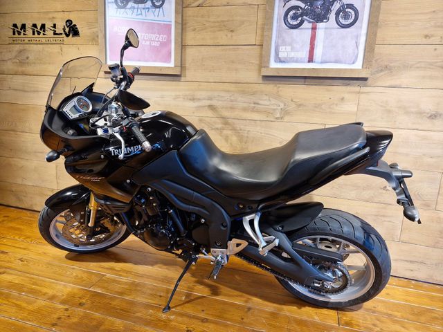 triumph - tiger-1050