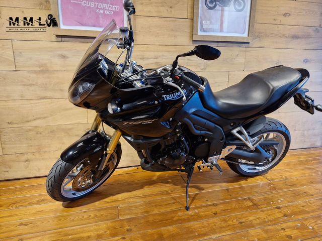 triumph - tiger-1050