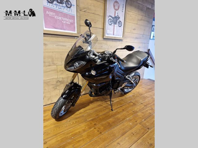 triumph - tiger-1050