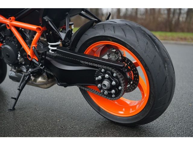 ktm - 1290-super-duke-r