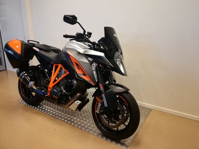 ktm - 1290-super-duke-gt