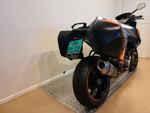 ktm - 1290-super-duke-gt