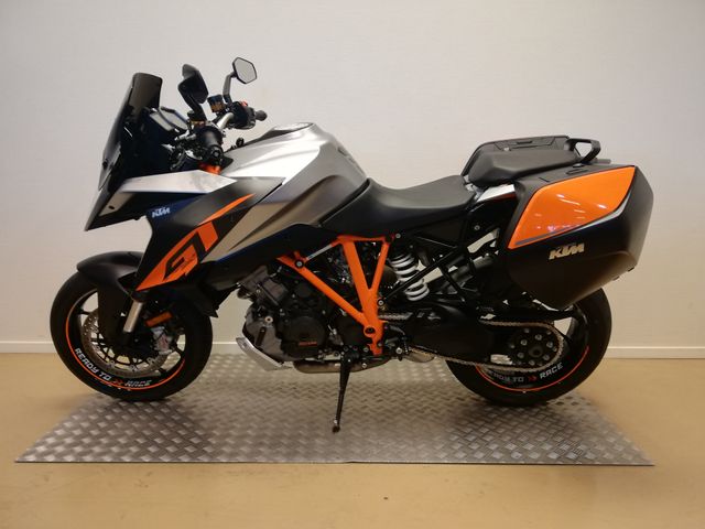ktm - 1290-super-duke-gt