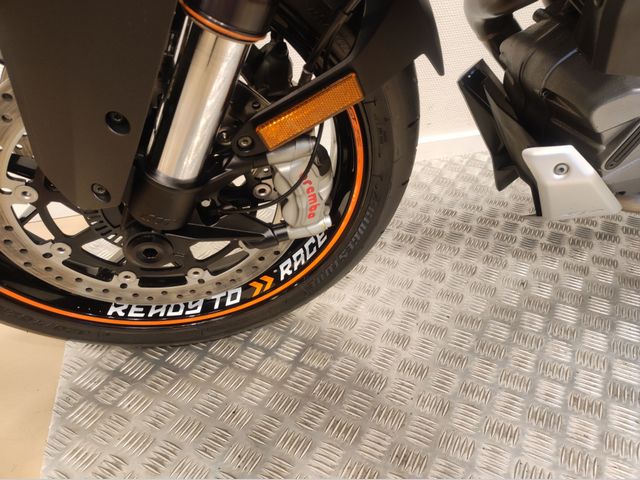 ktm - 1290-super-duke-gt