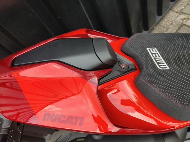 ducati - panigale-v2-mm93