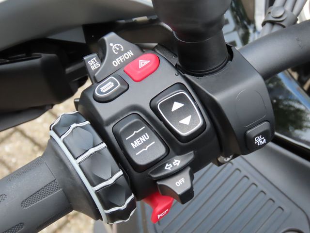bmw - r-1300-gs-adventure