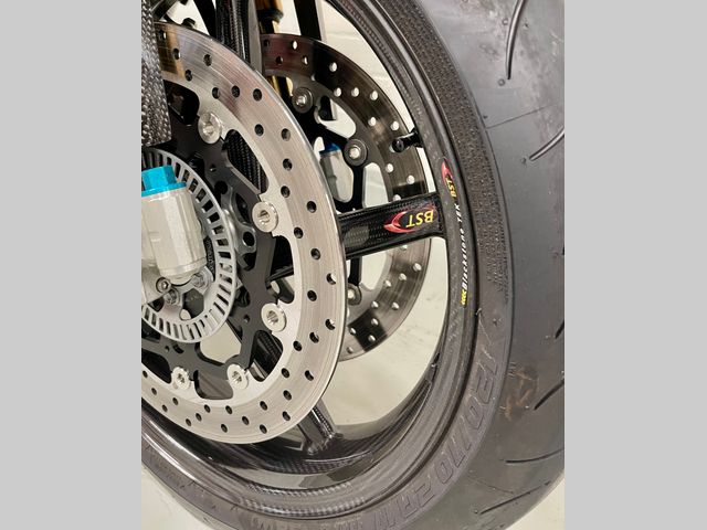aprilia - tuono--v4-1100-factory