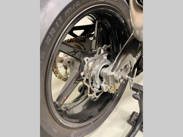 aprilia - tuono--v4-1100-factory