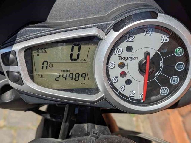 triumph - street-triple-r