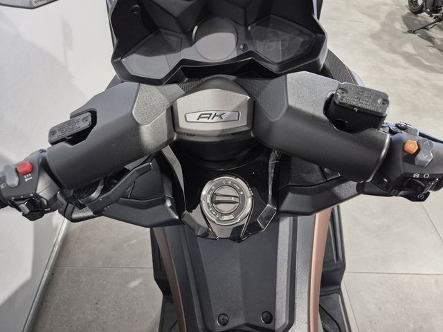 kymco - ak-550