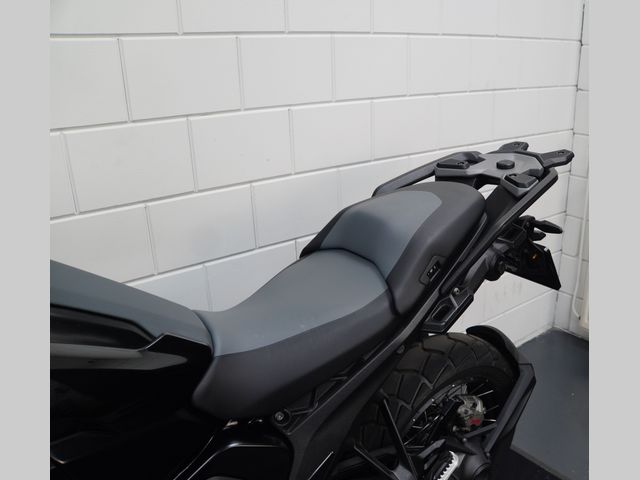 bmw - r-1300-gs-triple-black