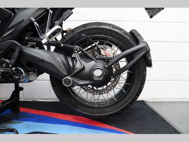 bmw - r-1300-gs-triple-black
