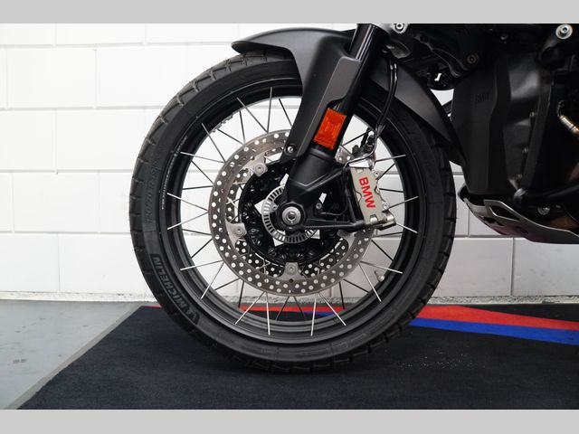 bmw - r-1300-gs-triple-black