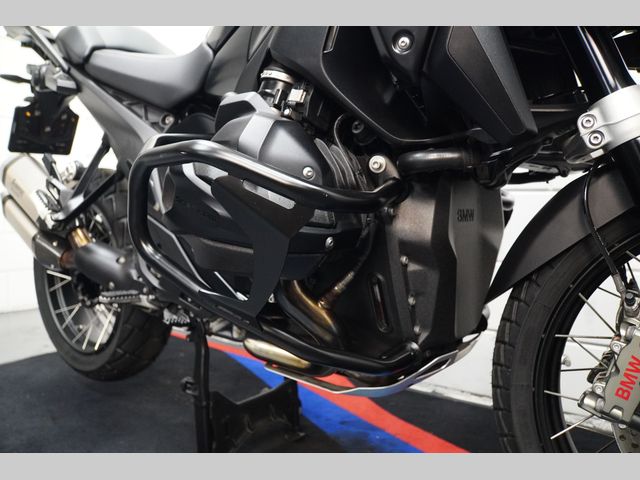 bmw - r-1300-gs-triple-black