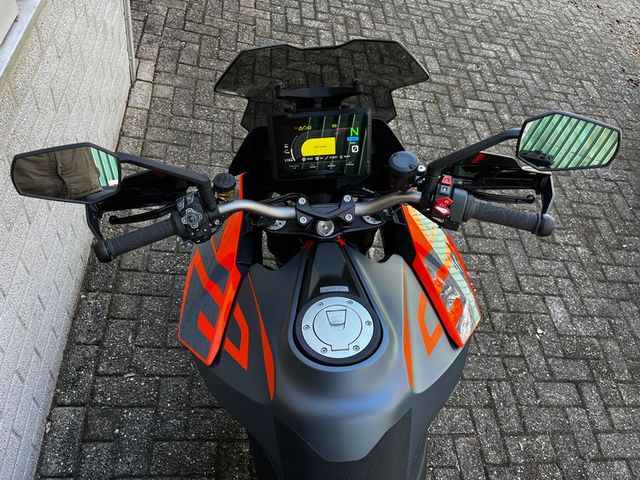 ktm - 1290-super-duke-gt