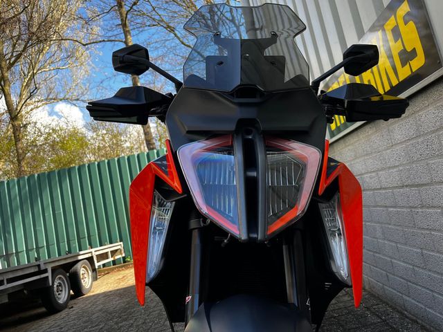 ktm - 1290-super-duke-gt