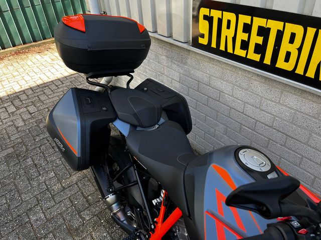 ktm - 1290-super-duke-gt