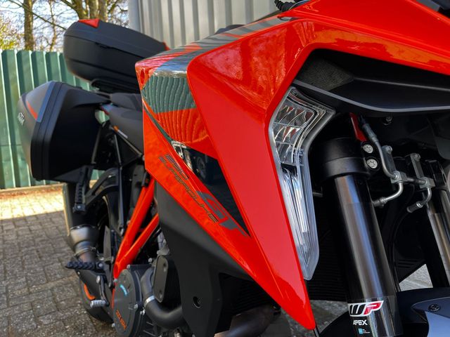 ktm - 1290-super-duke-gt