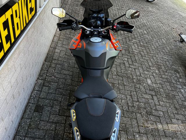 ktm - 1290-super-duke-gt