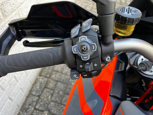 ktm - 1290-super-duke-gt