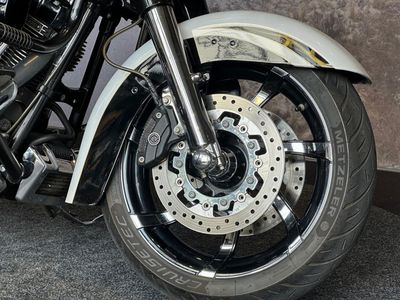 HARLEY-DAVIDSON ROAD GLIDE CVO – foto 4