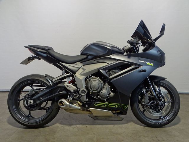 triumph - daytona-660