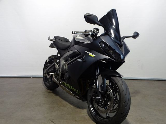 triumph - daytona-660