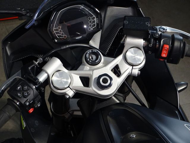 triumph - daytona-660