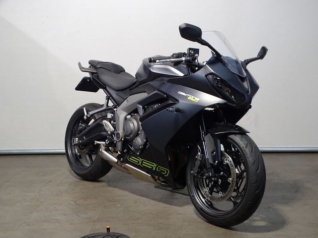 triumph - daytona-660