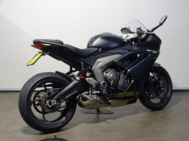 triumph - daytona-660