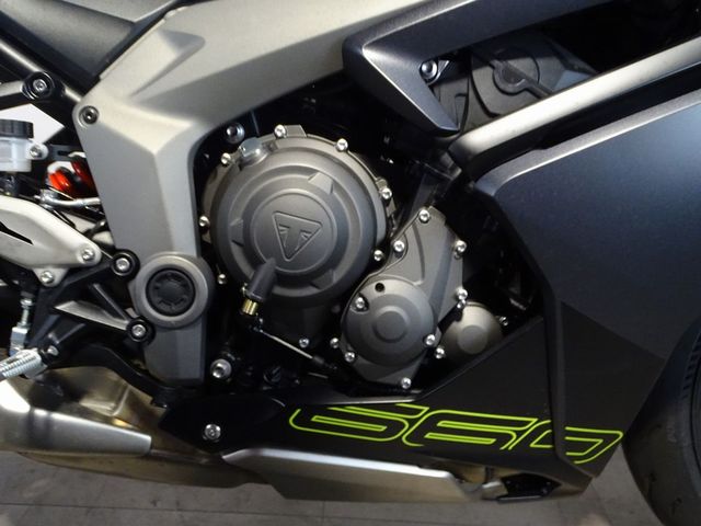 triumph - daytona-660