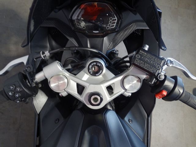 triumph - daytona-660