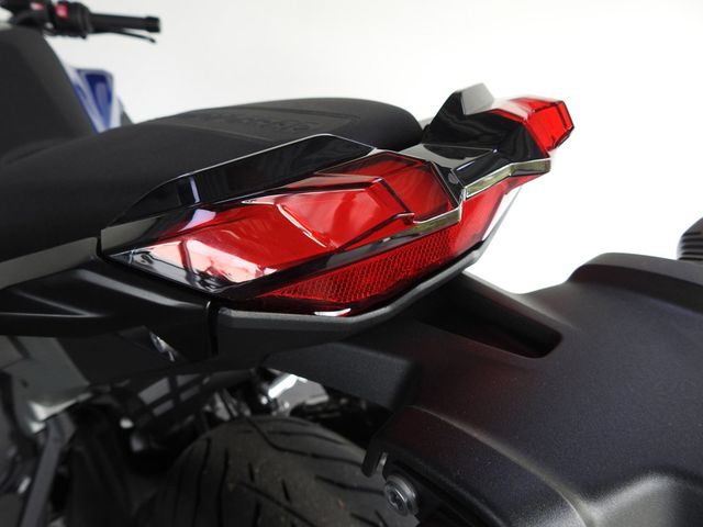 bmw - r-1300-r