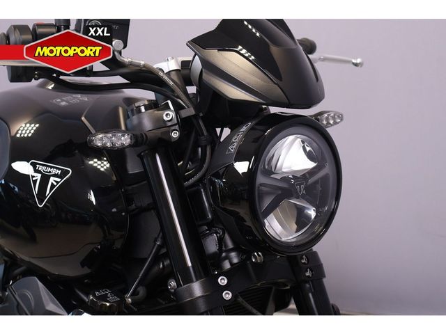 triumph - trident-800