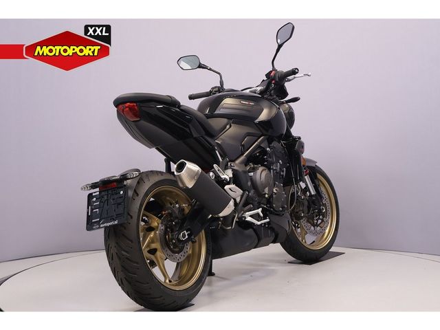 triumph - trident-800