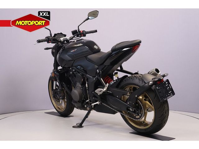 triumph - trident-800