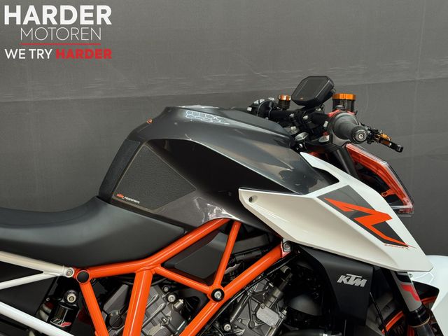 ktm - 1290-super-duke-r