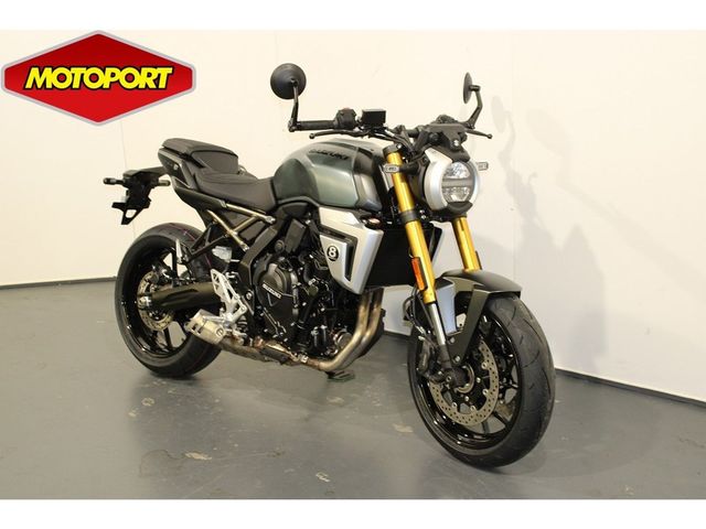 suzuki - gsx-8t