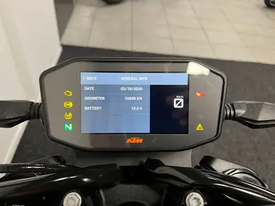 KTM 890 DUKE GP – foto 2
