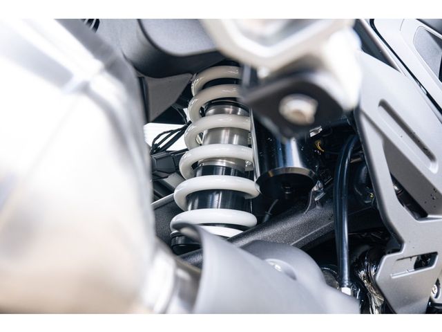 bmw - r-1300-gs-adventure