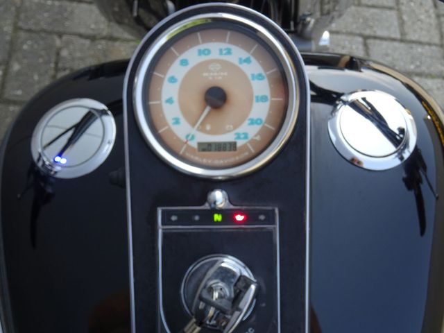 harley-davidson - softail-deluxe-flstni