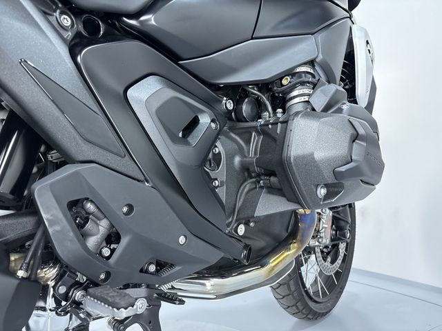 bmw - r-1300-gs-triple-black