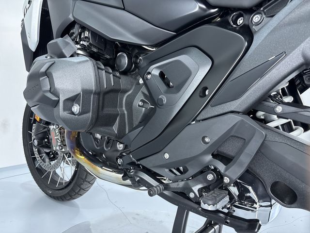 bmw - r-1300-gs-triple-black
